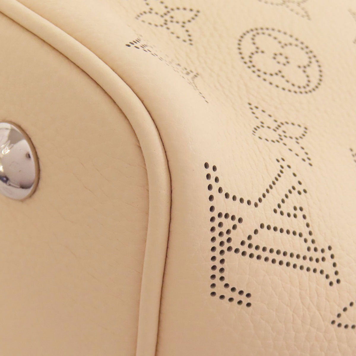 LOUIS VUITTON Handbag M21909 Mahina leather beige Blossom PM Women