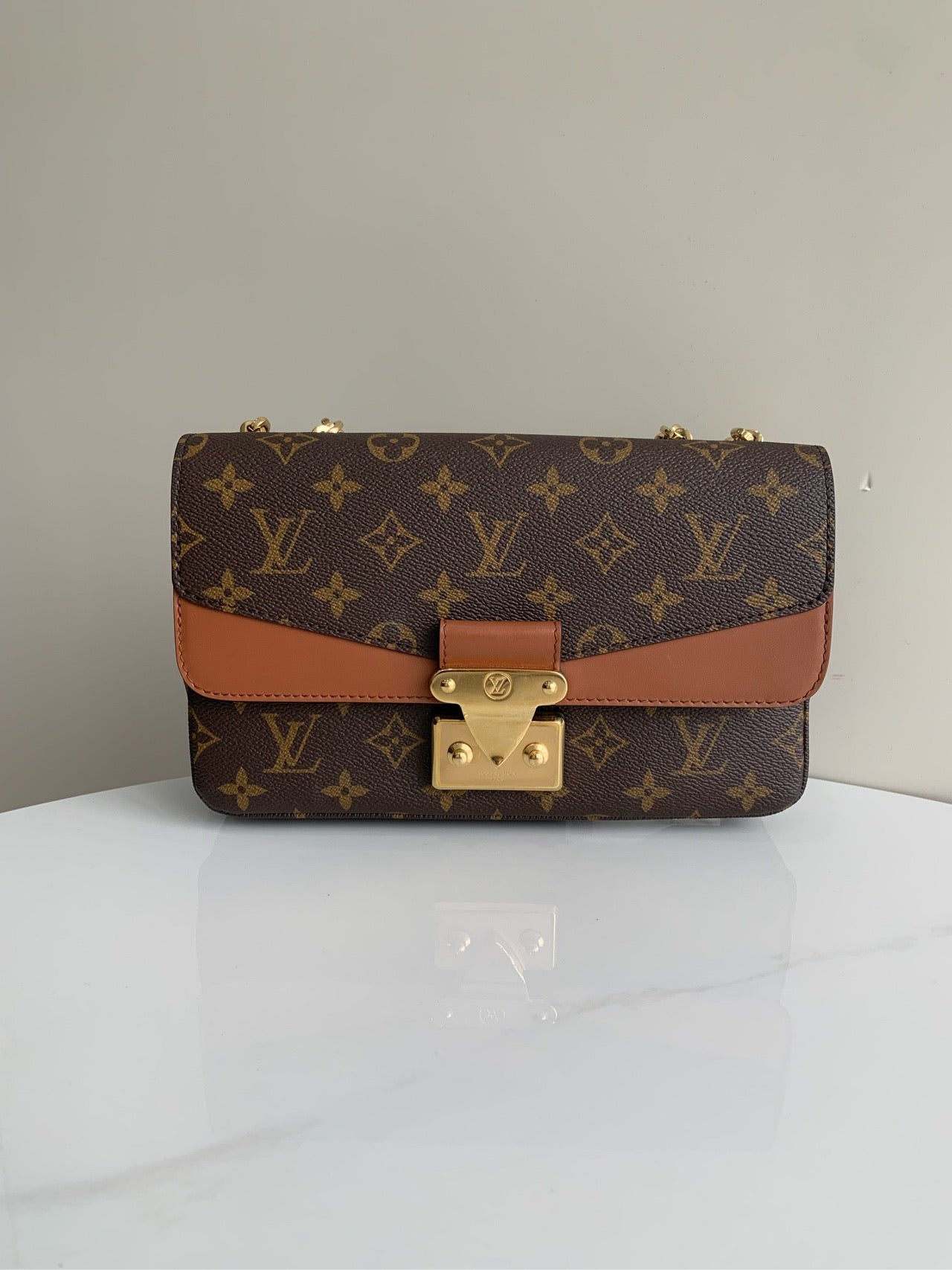 LOUIS VUITTONShoulder Bag