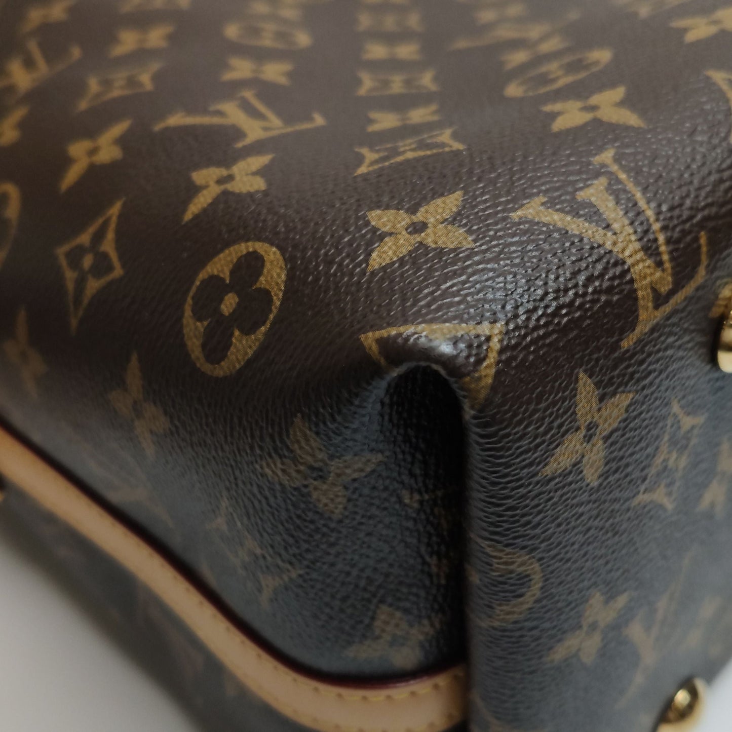 Louis Vuitton Carry All Medium Monogram Crossbody Bag with Chip 250502781175813