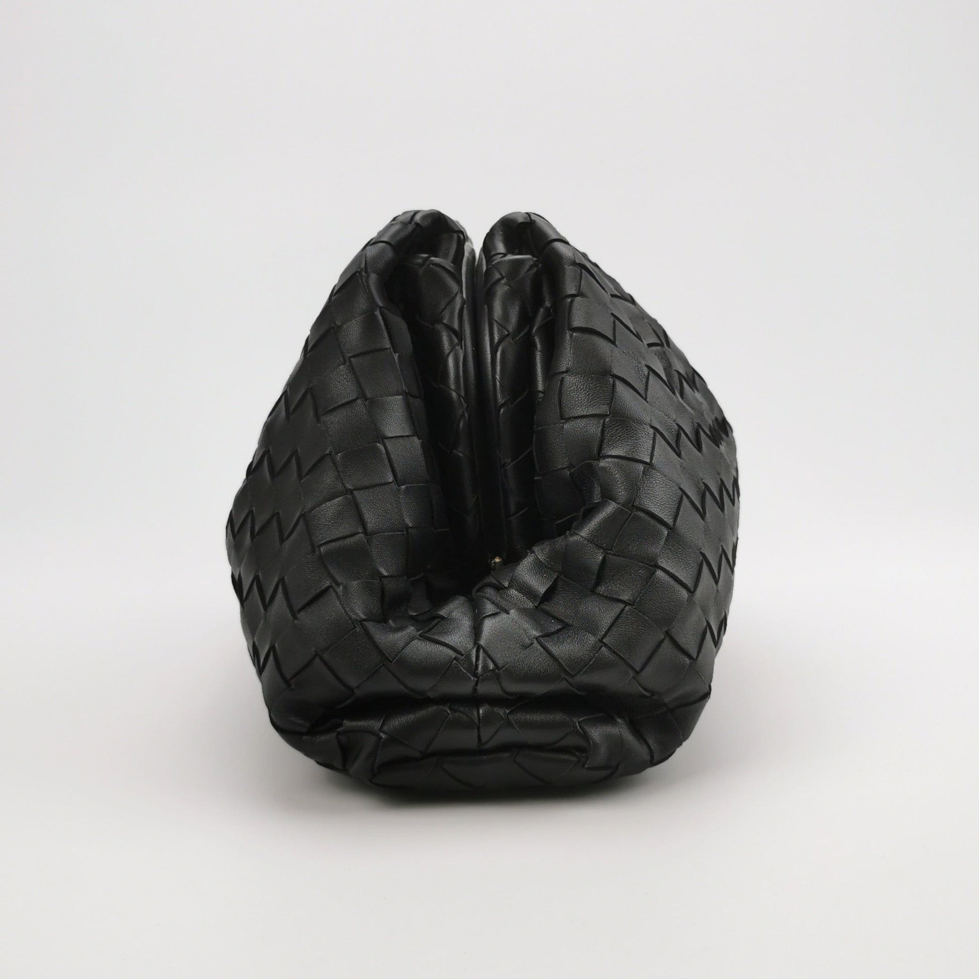 Bottega Veneta Pouch Large Intrecciato Black Calfskin Leather Clutch