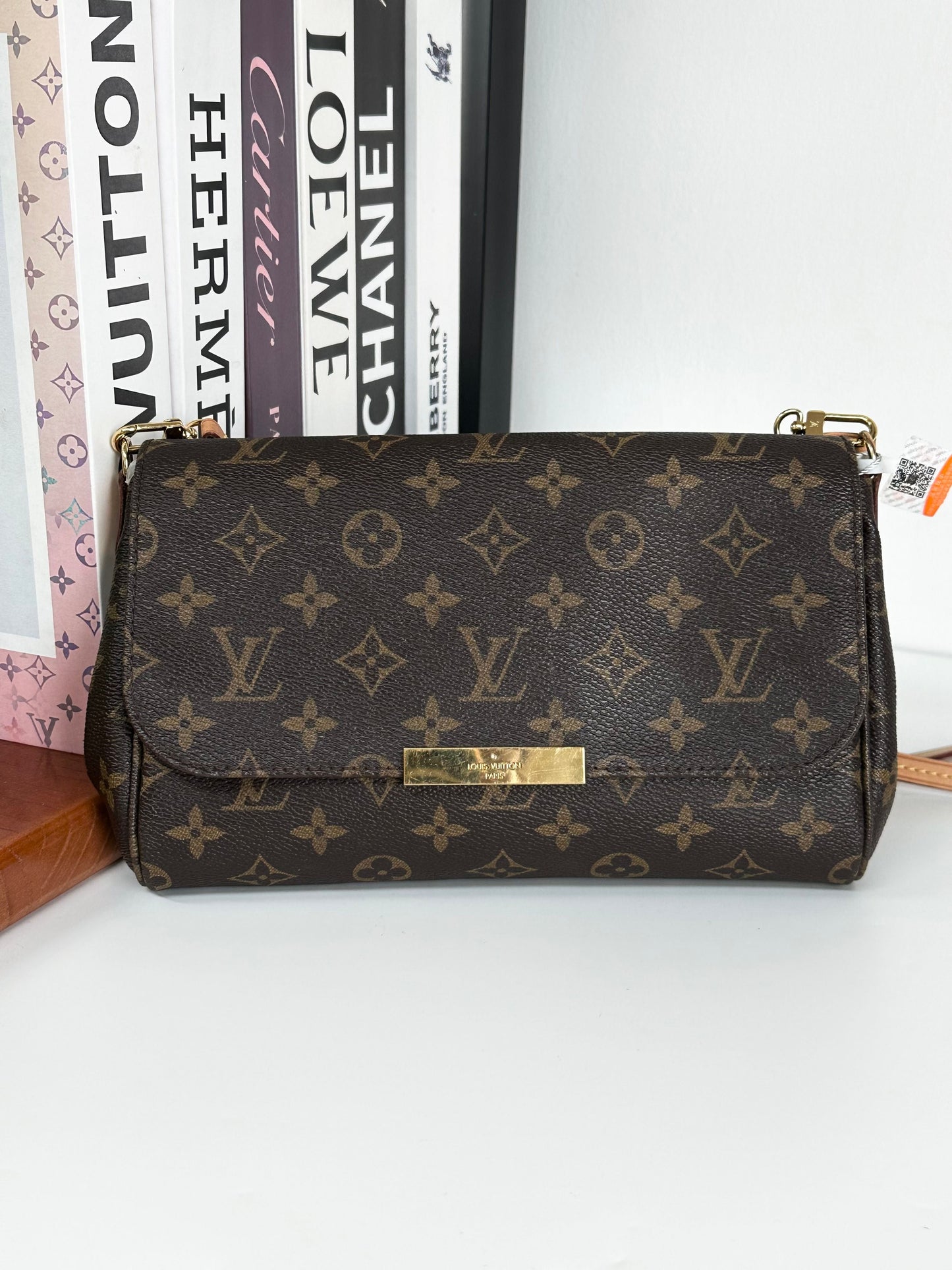 Favorite leather crossbody bag Louis Vuitton Brown in Leather