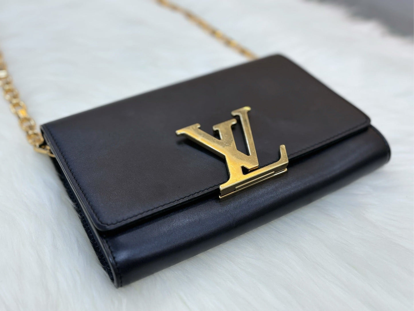 LOUIS VUITTONShoulder Bag