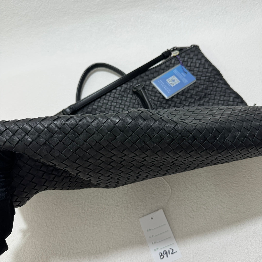 Bottega Veneta Maxi Convertible Tote Bag Hobo Black Leather Two-way Carry 50cm