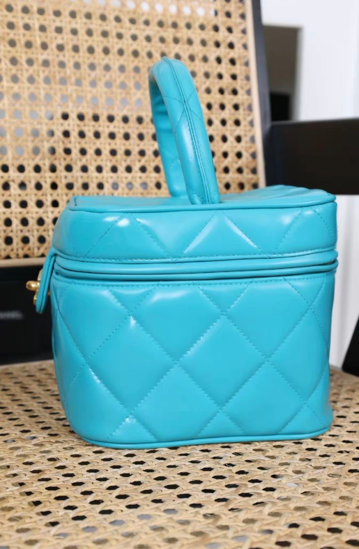 CHANEL 1995 "BARBIE" BLUE PATENT HEART-MIRROR VANITY CASE BAG