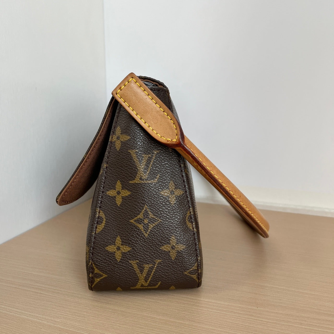 LOUIS VUITTONShoulder Bag