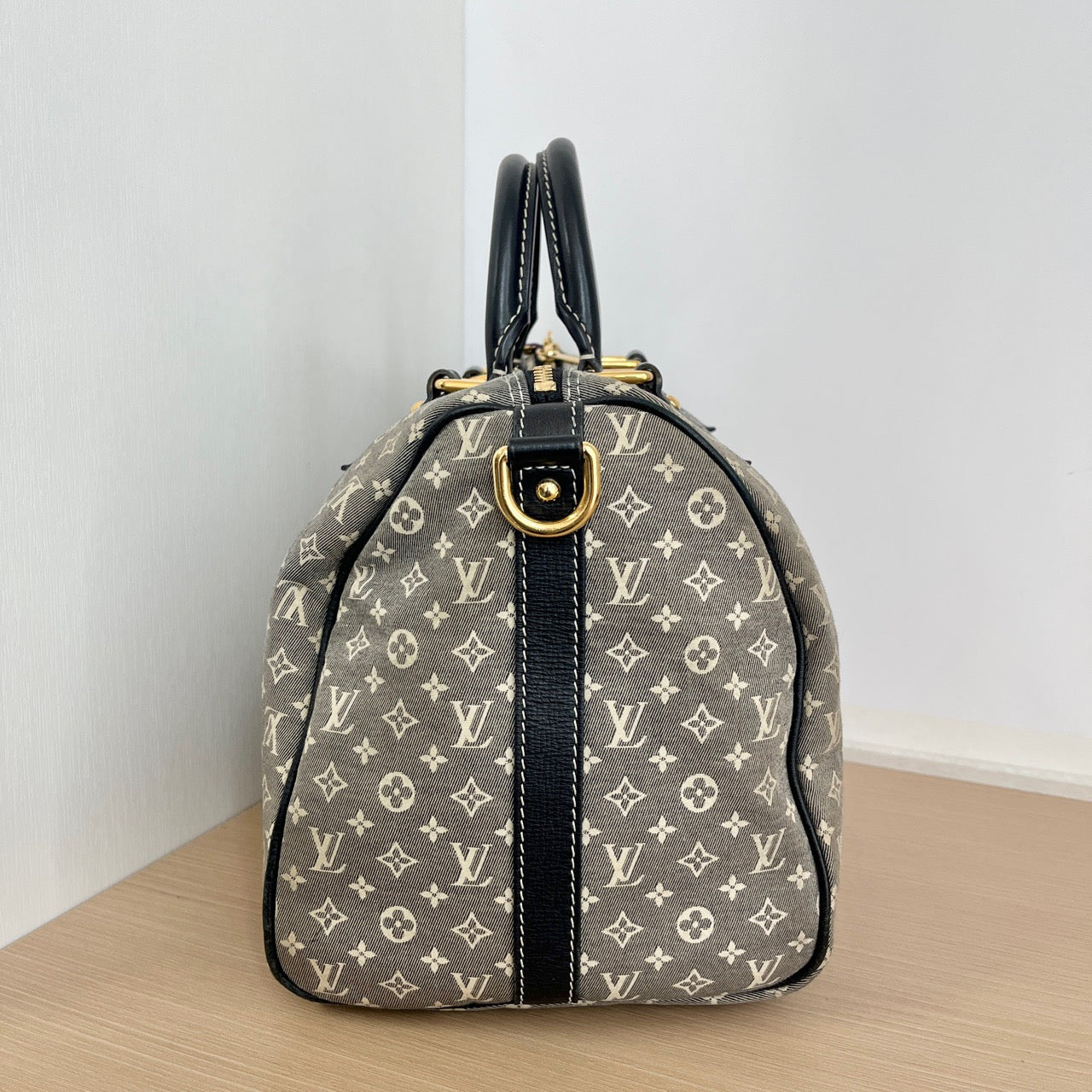 LOUIS VUITTONShoulder Bag