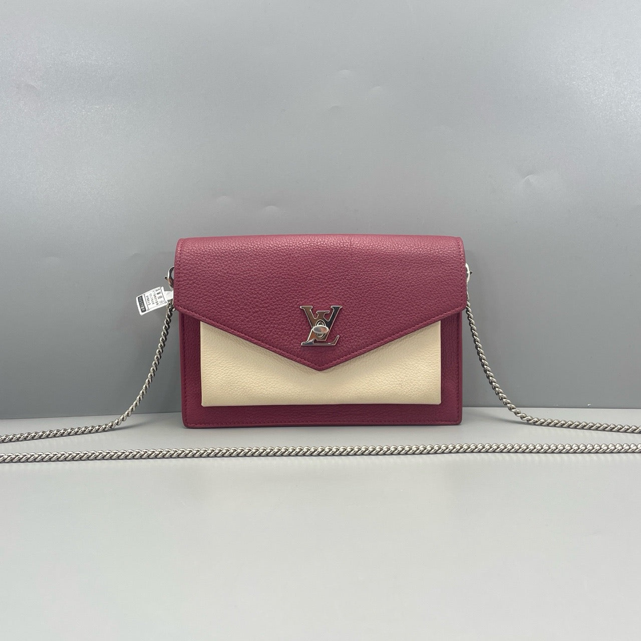 LOUIS VUITTONShoulder Bag