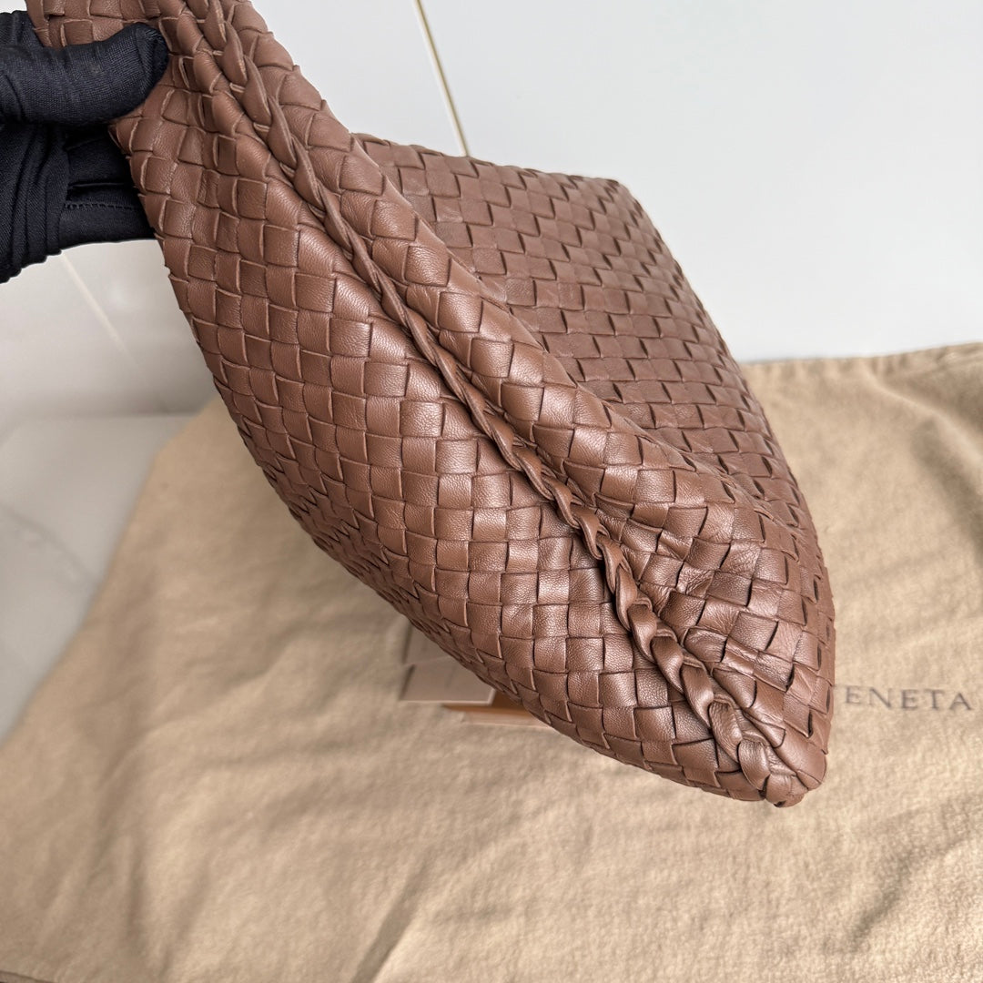 Bottega Veneta Intrecciato Hobo Bag Medium Milk Chocolate Brown leather 47cm