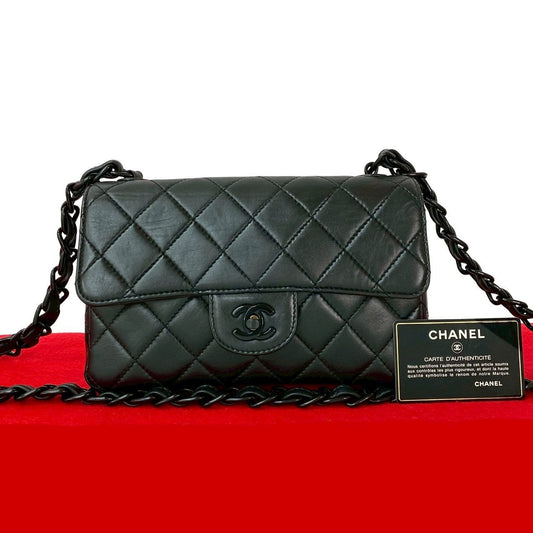 CHANEL Shoulder Bag lambskin black Matrasse