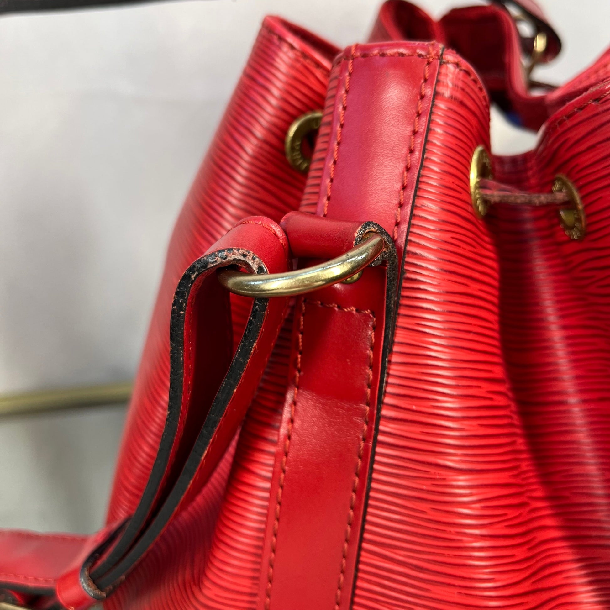 LOUIS VUITTON Petit Noe Epi Castillan Red Bucket Bag
