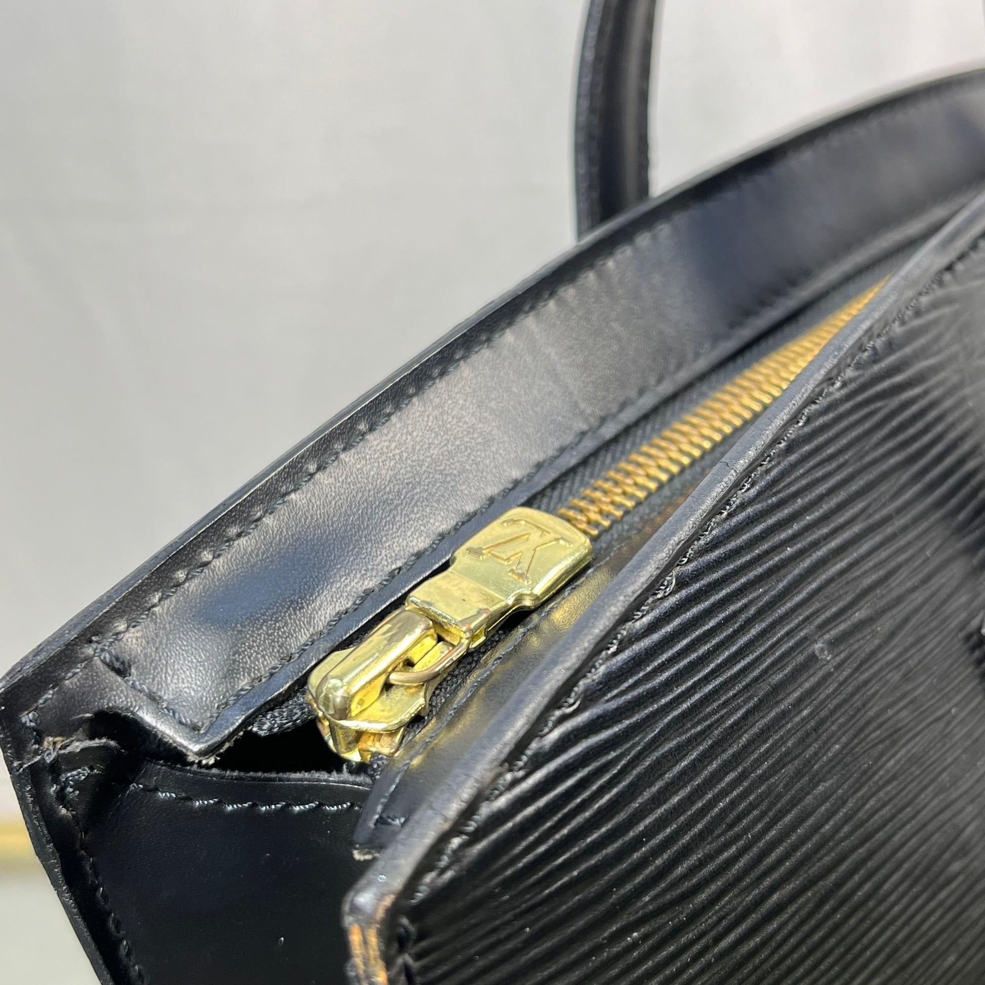 LOUIS VUITTON Saint Jacques PM Epi Black Crossbody