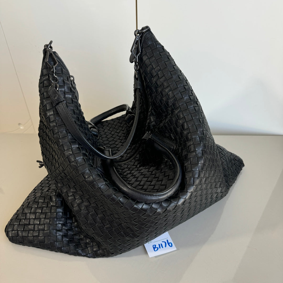Bottega Veneta Maxi Convertible Tote Bag Hobo Black Leather Two-way Carry 50cm