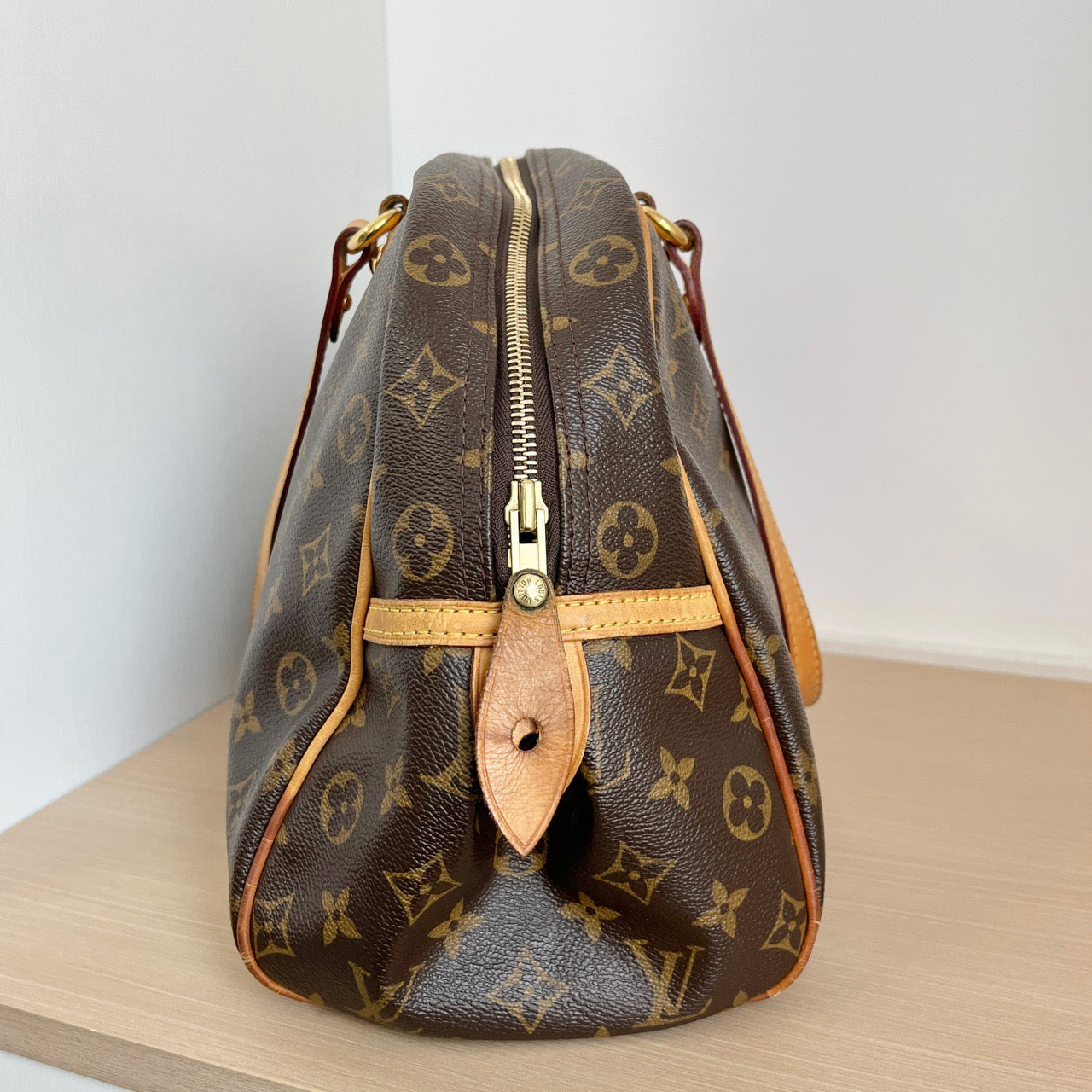 LOUIS VUITTONShoulder Bag