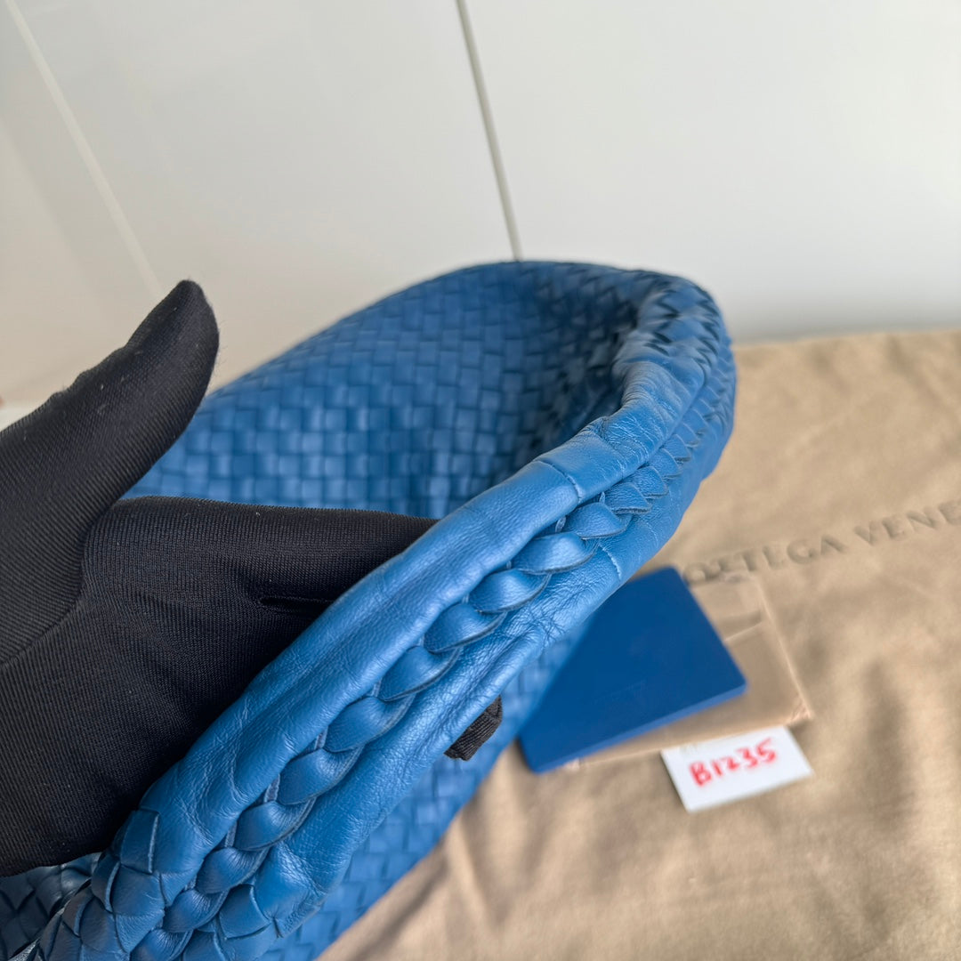 Bottega Veneta Veneta Hobo Medium Blue Intrecciato Leather Bag 47cm