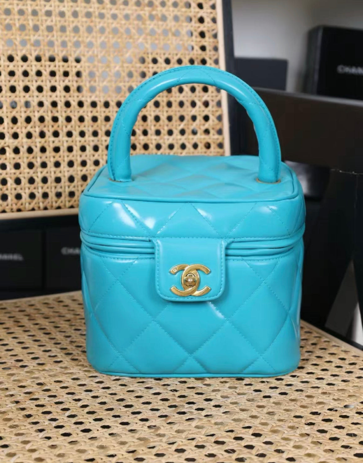 CHANEL 1995 "BARBIE" BLUE PATENT HEART-MIRROR VANITY CASE BAG