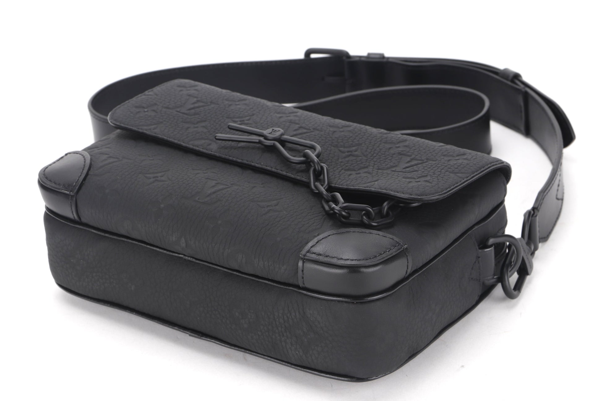 LOUIS VUITTON STEAMER MESSENGER BLACK TAURILLION MONOGRAM EMBOSSED LEATHER, WITH STRAP, DUST COVER & BOX Handbag