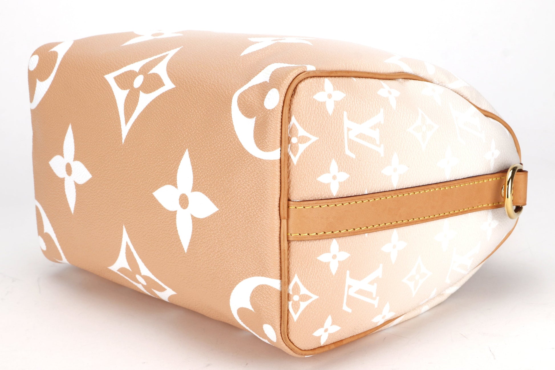 LOUIS VUITTON BANDOULIERE 25 ( ) MONOGRAM GIANT GRADIENT, WITH STRAP, CHARM, LOCK, KEYS & DUST COVER Handbag