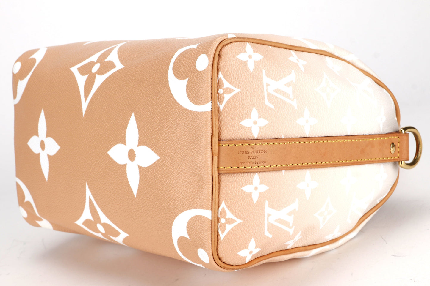 LOUIS VUITTON BANDOULIERE 25 ( ) MONOGRAM GIANT GRADIENT, WITH STRAP, CHARM, LOCK, KEYS & DUST COVER Handbag