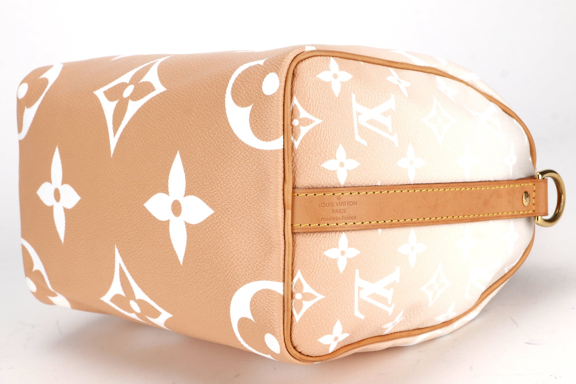 LOUIS VUITTON BANDOULIERE 25 ( ) MONOGRAM GIANT GRADIENT, WITH STRAP, CHARM, LOCK, KEYS & DUST COVER Handbag