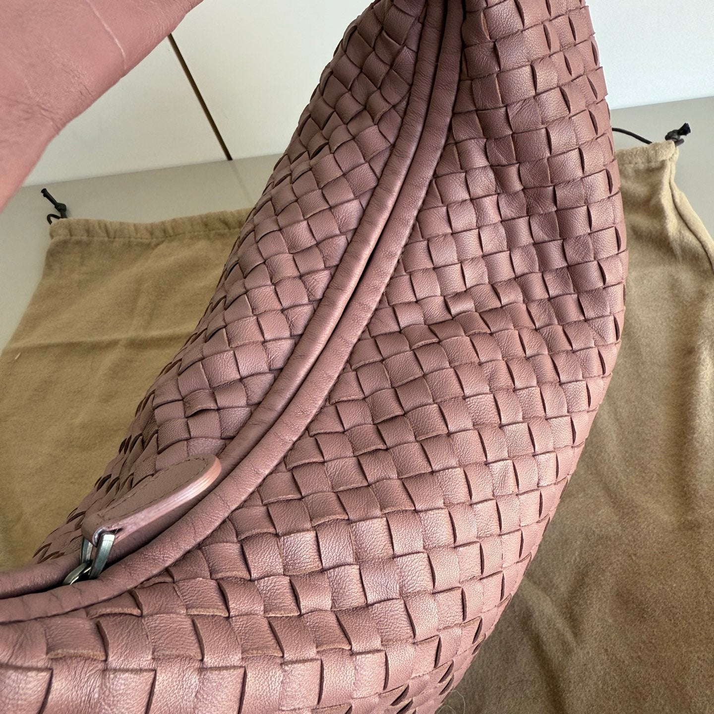 Bottega Veneta Veneta Leather Hobo Small Nude Dirty Pink 40cm