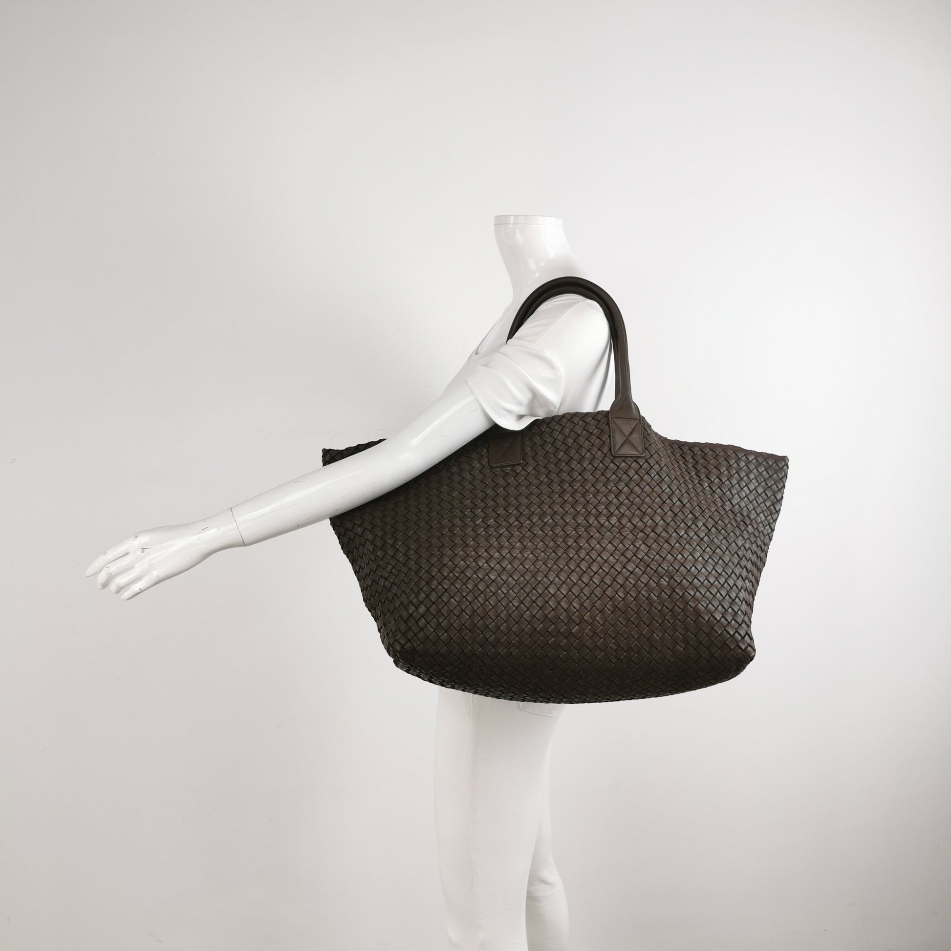 Bottega Veneta Cabat Tote Intreccio Leather Dark Chocolate Brown 45cm