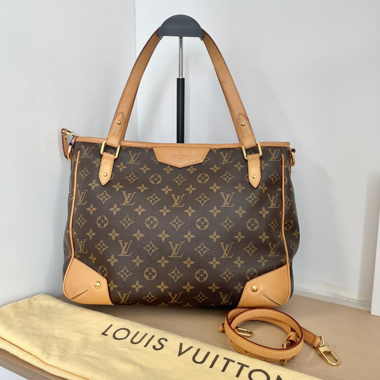 LOUIS VUITTONShoulder Bag