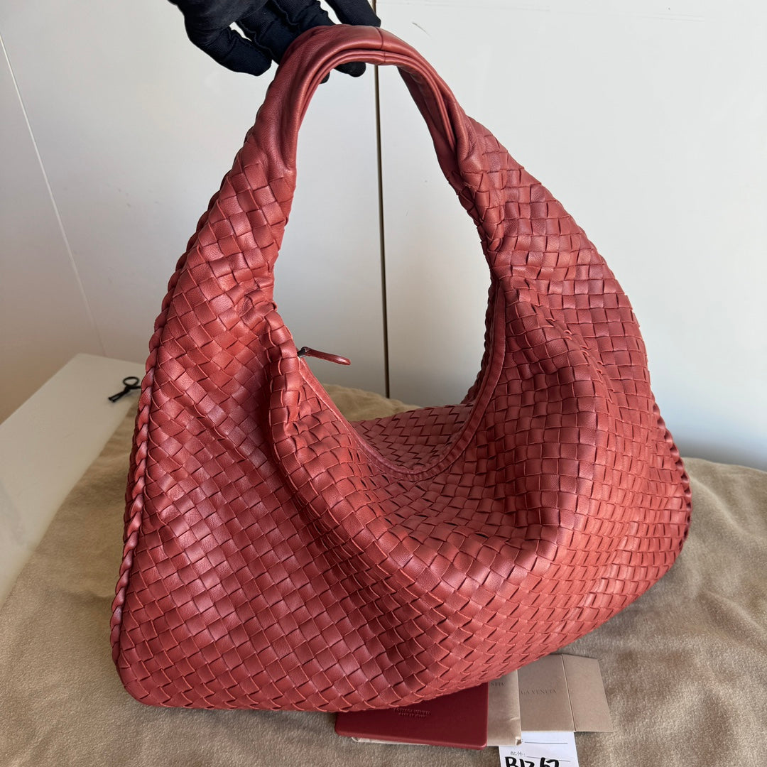 Bottega Veneta Veneta Hobo Medium Brick Red Intrecciato Leather Bag 47cm