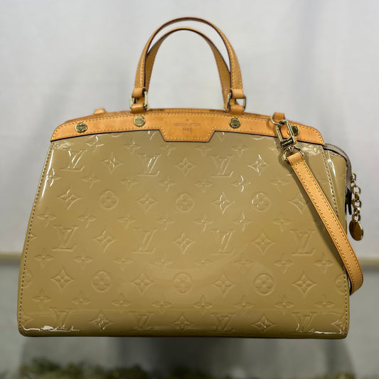 LOUIS VUITTON Vernis Brea MM Blanc Corail Crossbody