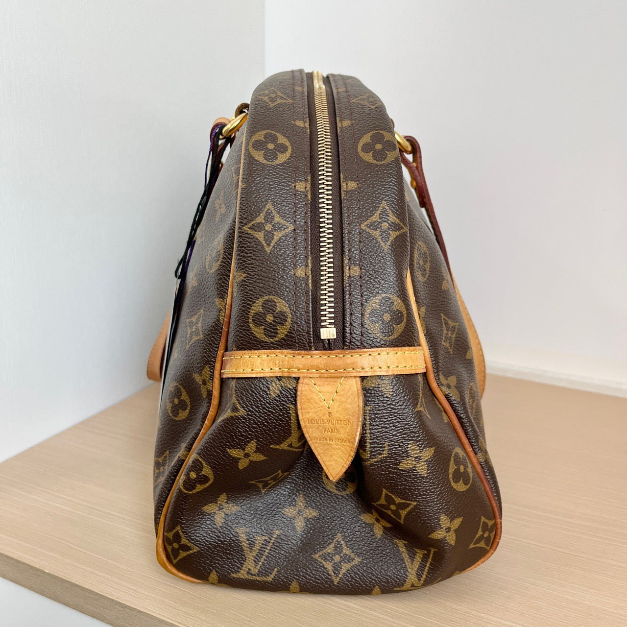 LOUIS VUITTONShoulder Bag