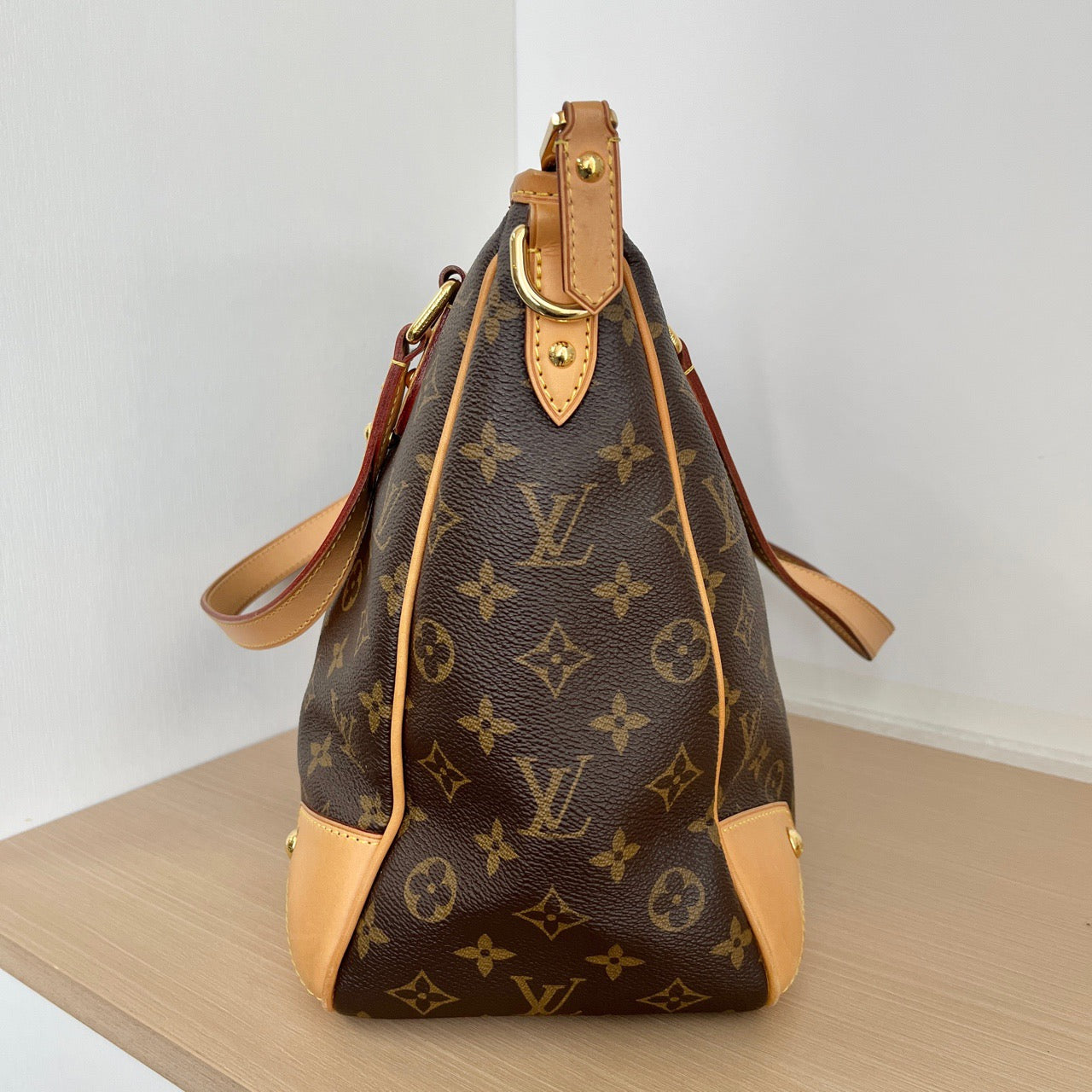 LOUIS VUITTONShoulder Bag