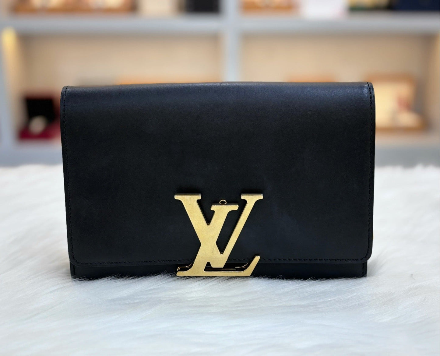 LOUIS VUITTONShoulder Bag
