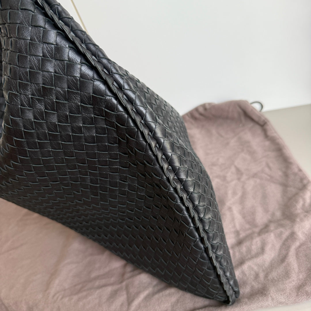 Bottega Veneta Veneta Hobo Maxi Black Leather 52cm