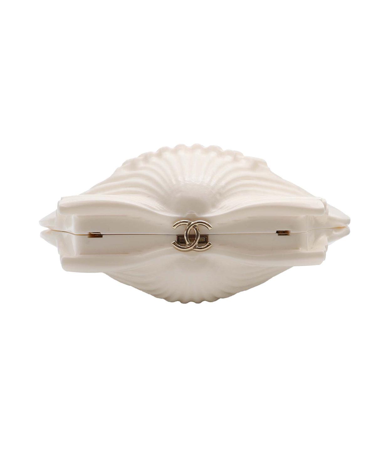 Chanel shell minaudiÃ¨re clutch