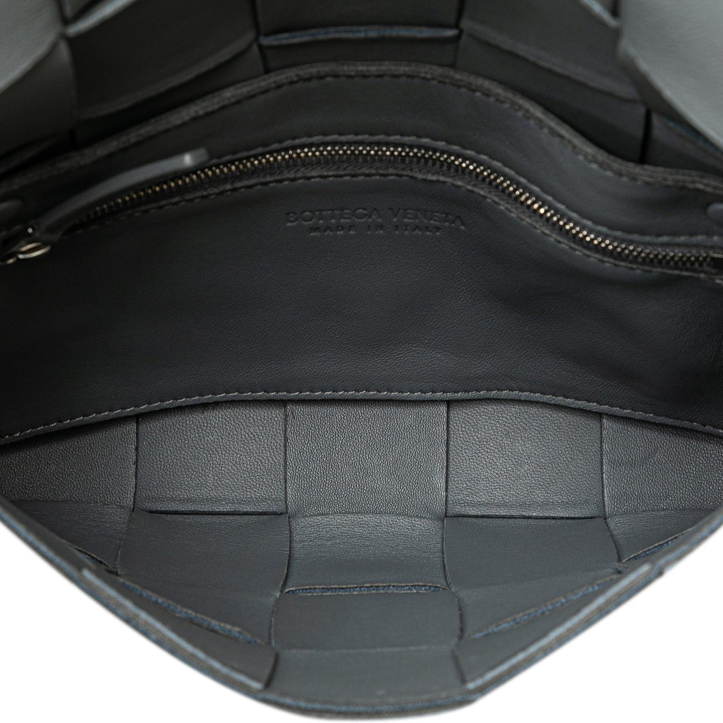 Luxury Bottega Veneta Calfskin Intrecciato Cassette Crossbody (SHG-QKpHOv)
