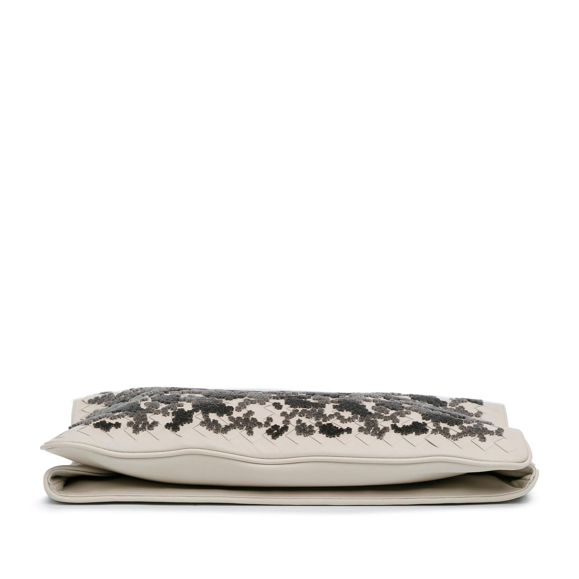 Luxury Bottega Veneta Intrecciato Clutch (SHG-huSOnl)