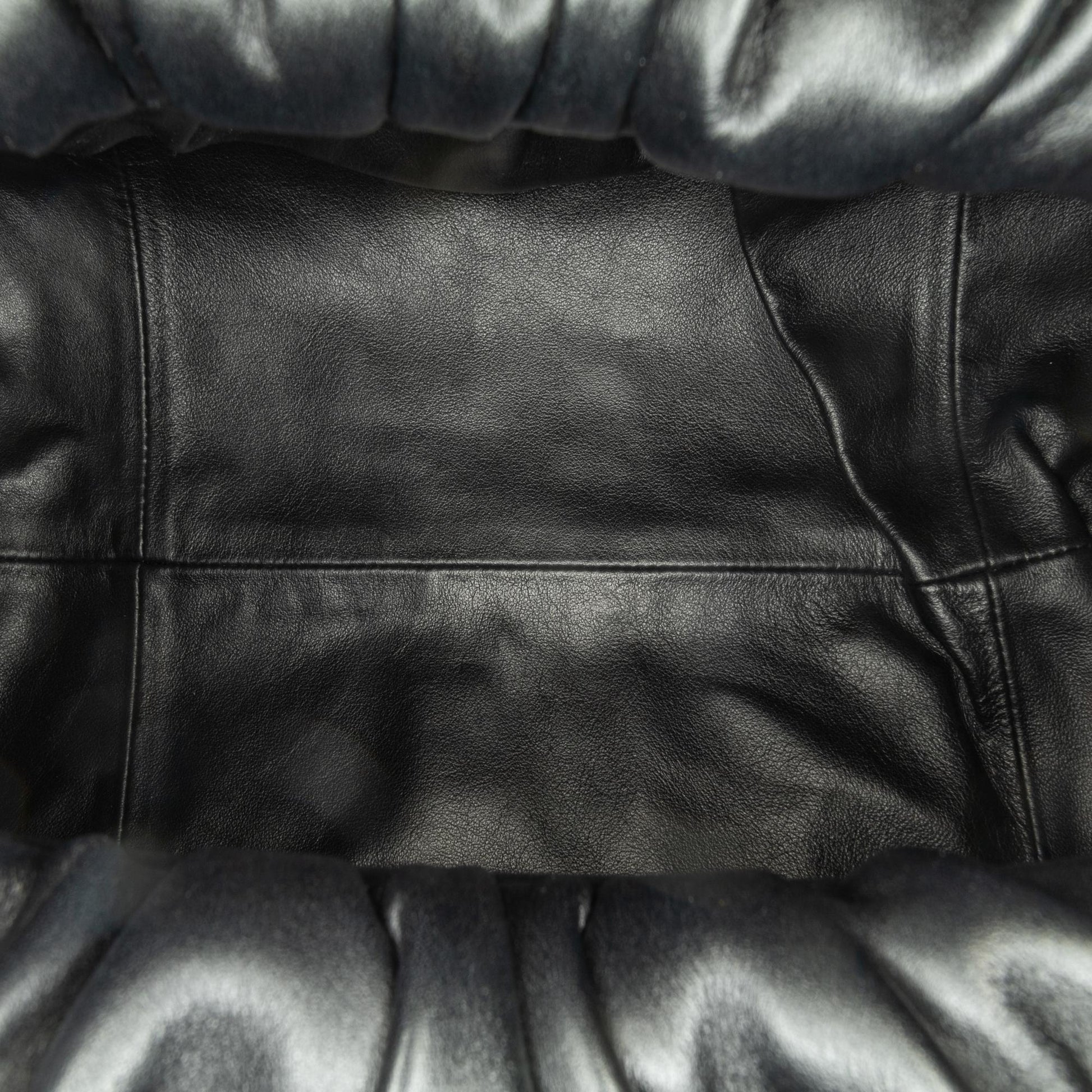 Luxury Bottega Veneta Lambskin The Shoulder Pouch (SHG-J0ldgd)