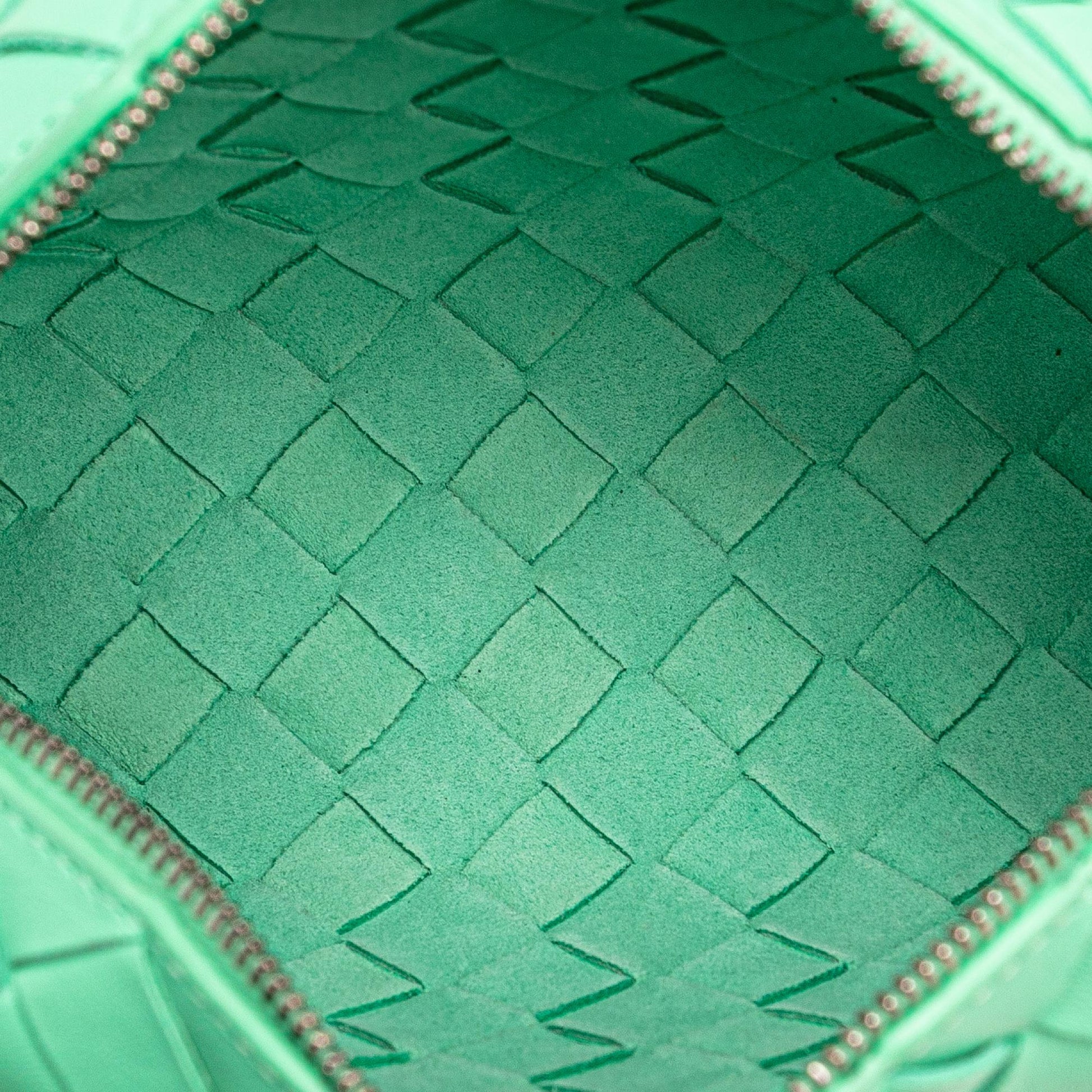 Luxury Bottega Veneta Mini Nappa Intrecciato Loop Camera Bag (SHG-H9L0I0)