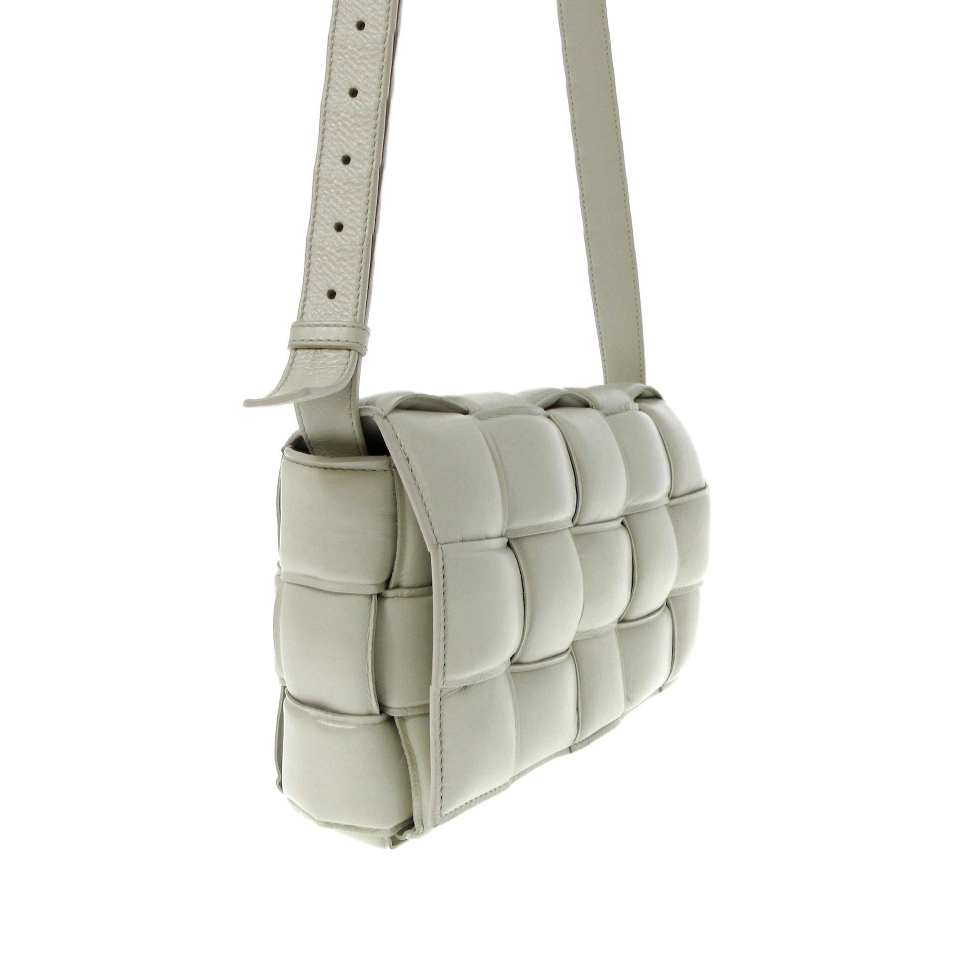 Luxury Bottega Veneta Padded Cassette Leather Crossbody Bag (SHG-F9Goks)