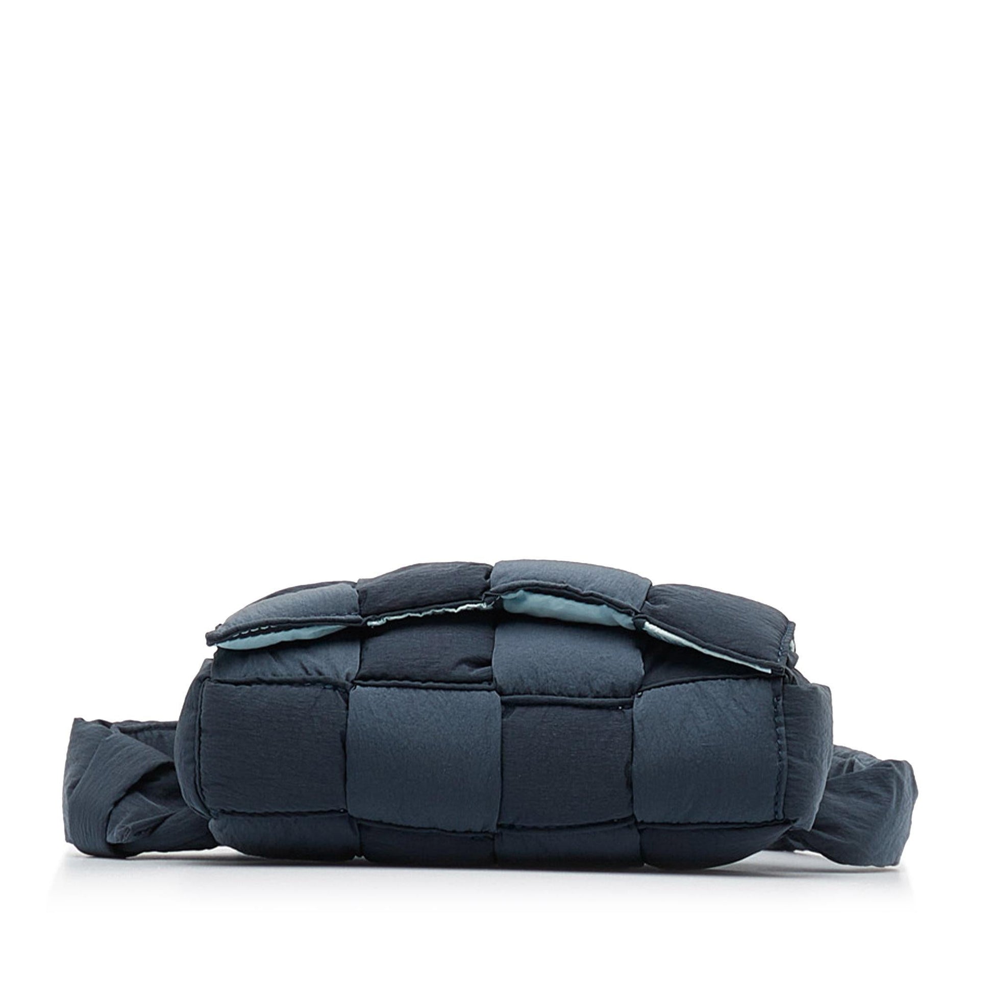 Luxury Bottega Veneta Padded Tech Cassette Crossbody (SHG-e9rzUL)