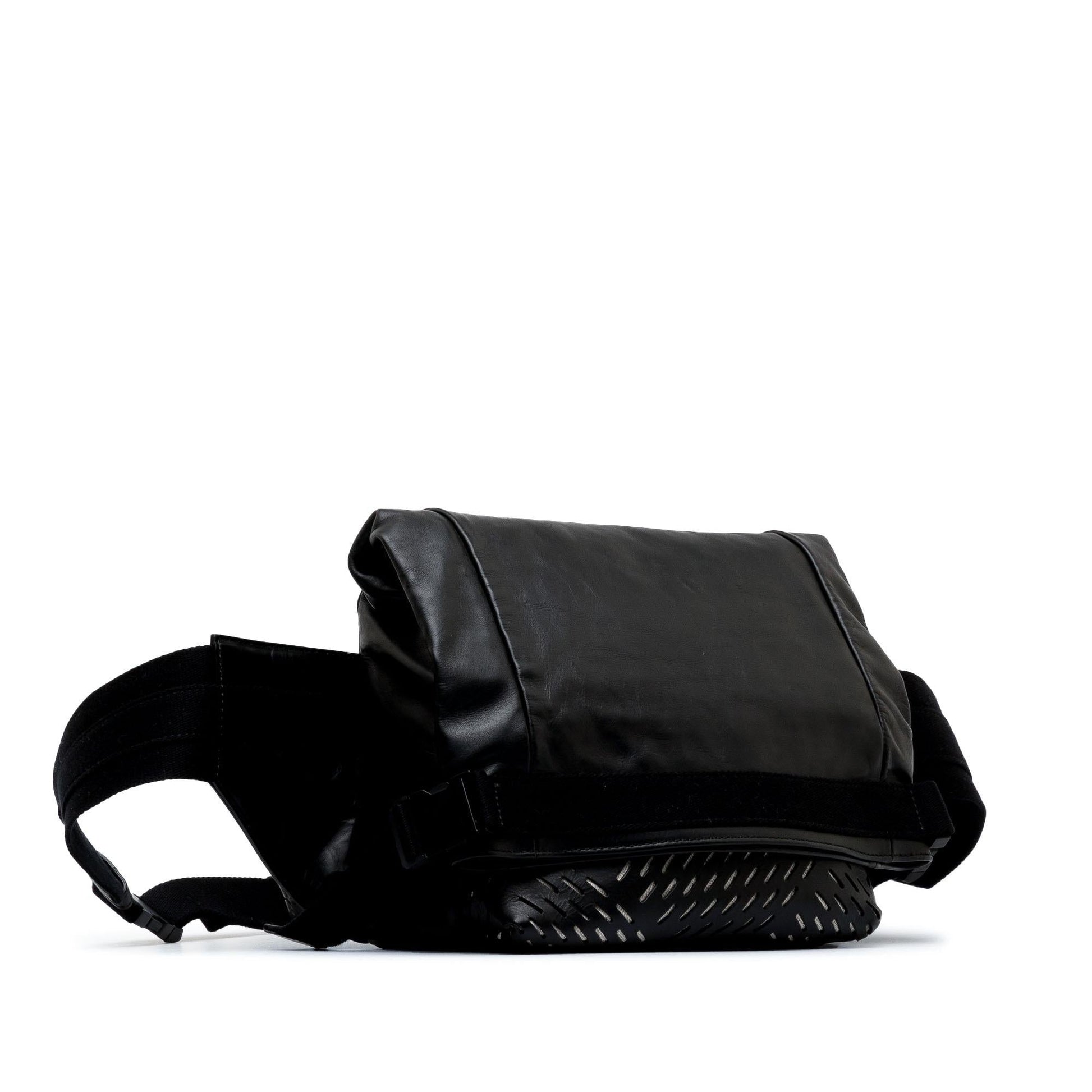 Luxury Bottega Veneta Perforated Leather Belt Bag (SHG-UU5Kic)