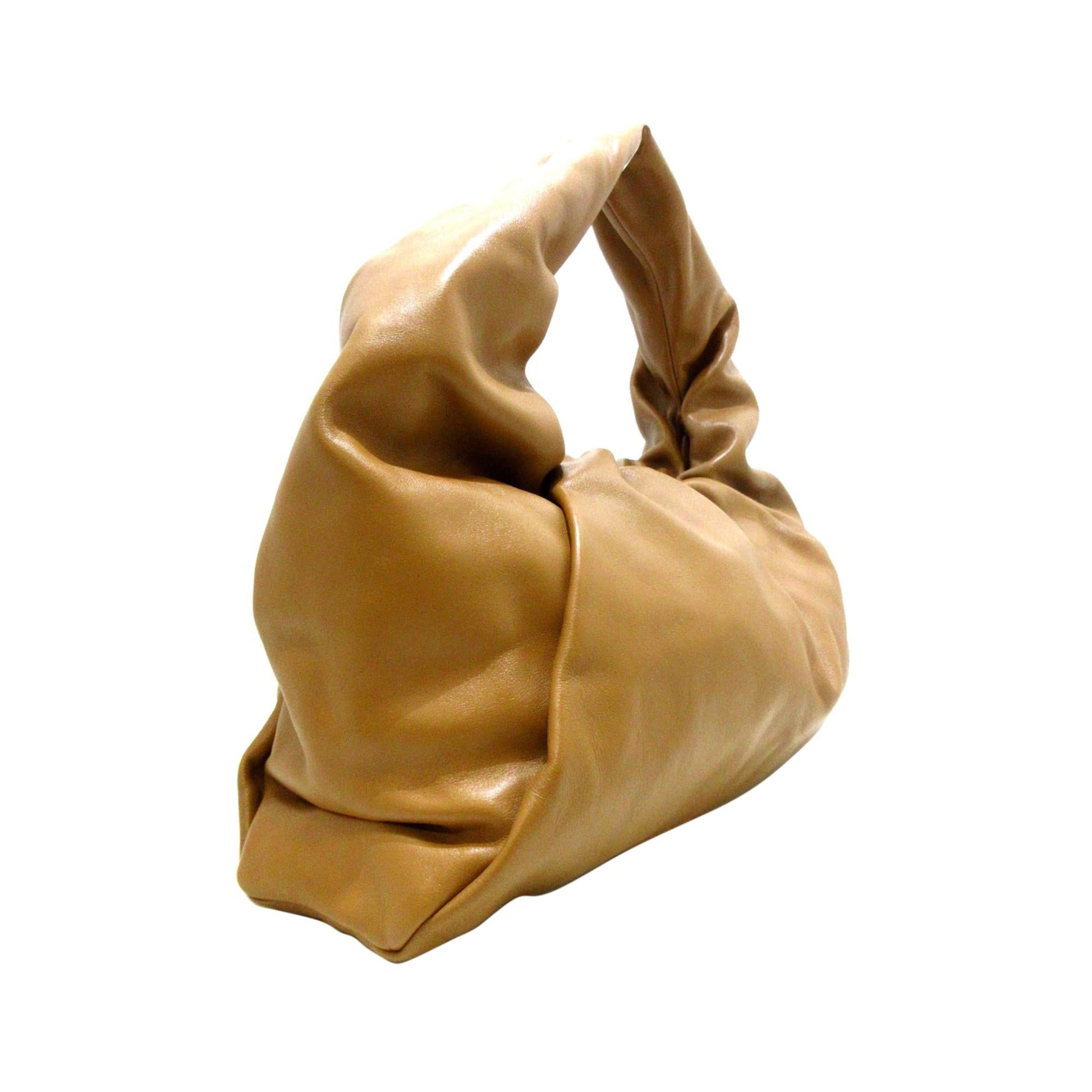 Luxury Bottega Veneta Small The Shoulder Pouch (SHG-T3TS5P)