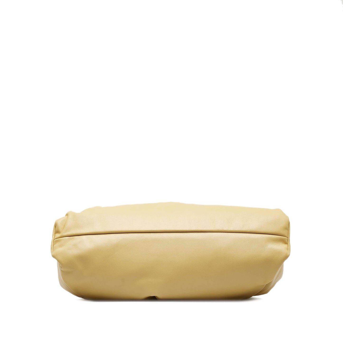 Luxury Bottega Veneta Small The Shoulder Pouch (SHG-FVvleR)