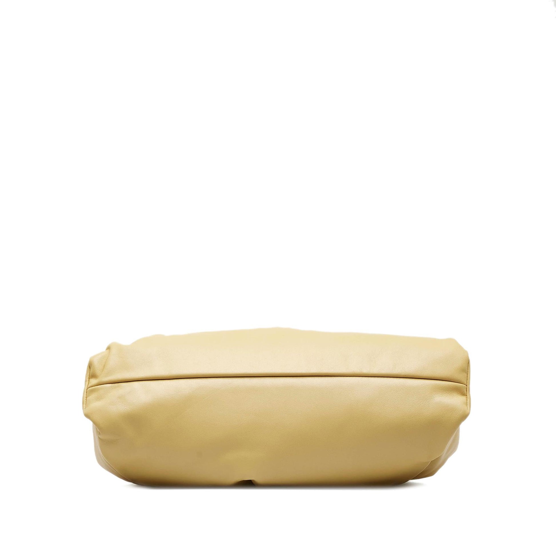 Luxury Bottega Veneta Small The Shoulder Pouch (SHG-FVvleR)