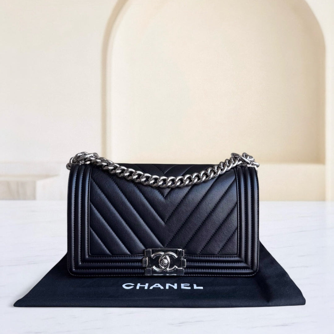 Chanel Boy Medium - Chevron Calfskin 25CM Black Silver Hardware Series 22