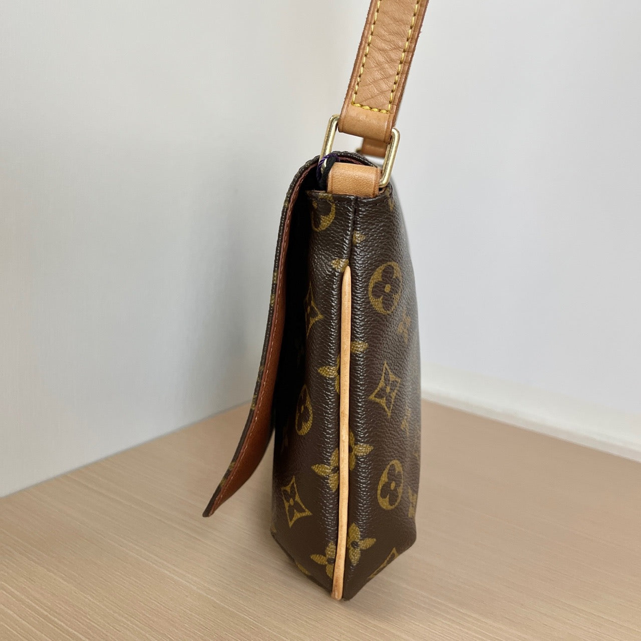 LOUIS VUITTONShoulder Bag