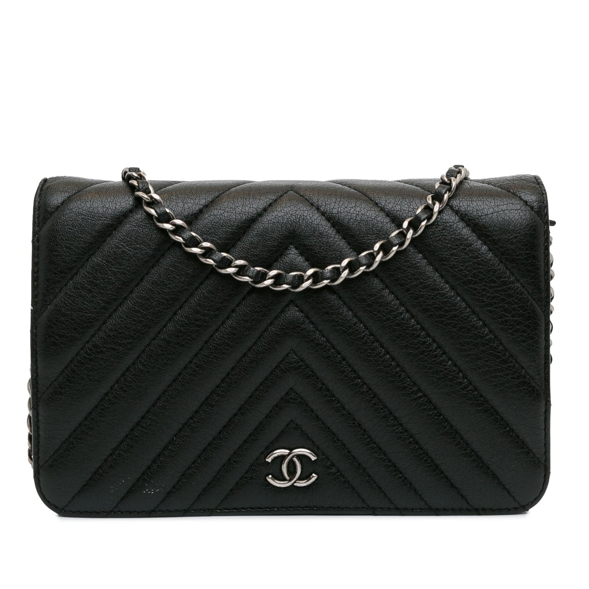Chanel CC Chevron Calfskin Wallet On Chain (SHG-Q3rRL6) Crossbody