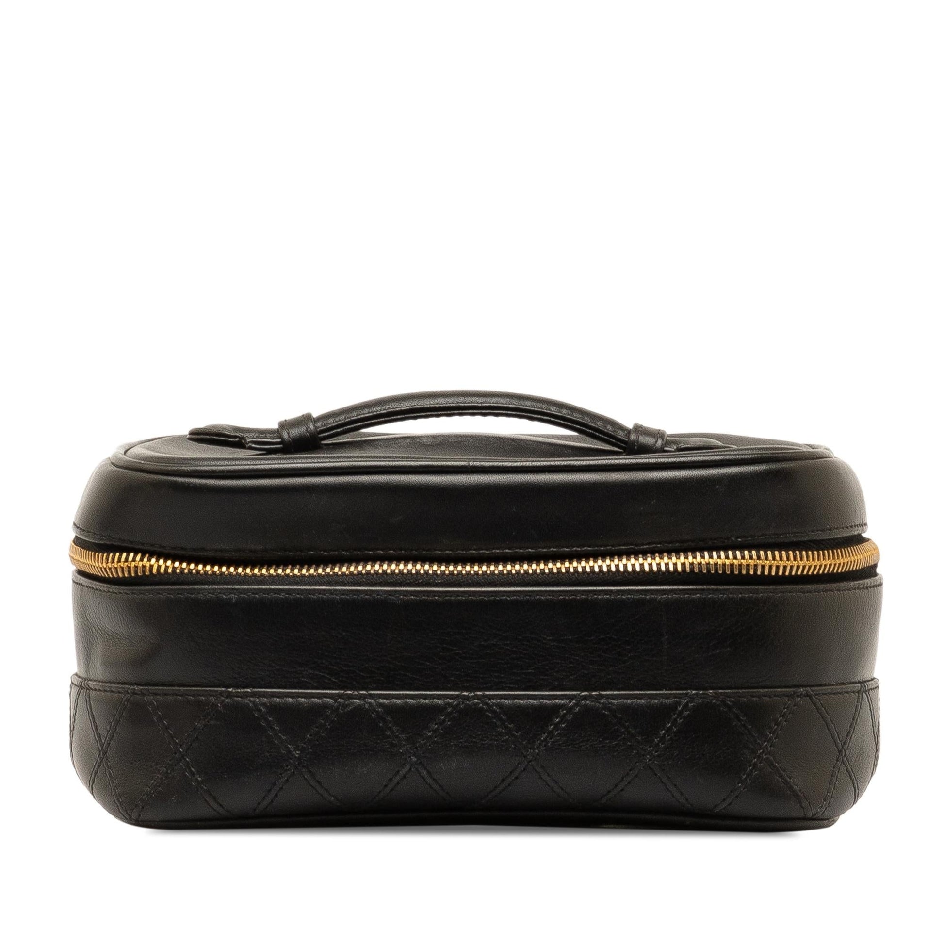 Chanel CC Lambskin Vanity Case (SHG-US9oms) Handbag