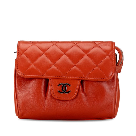 Chanel CC Quilted Lambskin Cosmetic Case (SHG-lBlq6T) Handbag