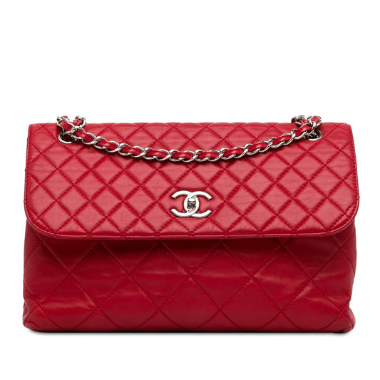 Chanel Calfskin In The Business Flap (SHG-qph0Di) Shoulder Bag