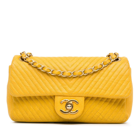 Chanel Medium Wrinkled Calfskin Chevron Medallion Charm Surpique Flap (SHG-lFqOe2) Shoulder Bag